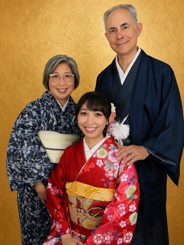 振袖姿のお嬢様とご家族