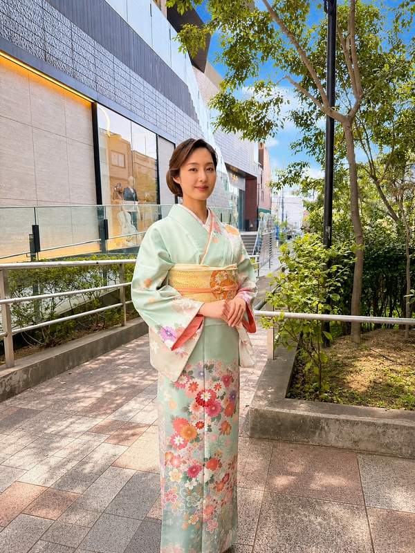 訪問着姿の女性